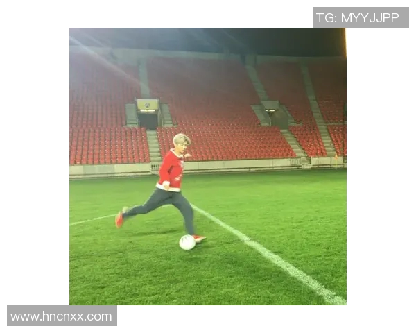 在日本旅行时偶遇足球明星拍照留念的奇妙经历